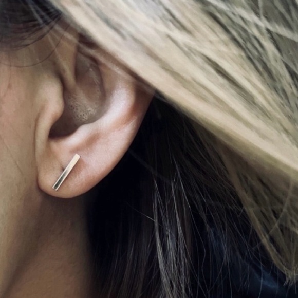 Brand New 18k gold filled bar earrings - Picture 2 of 5